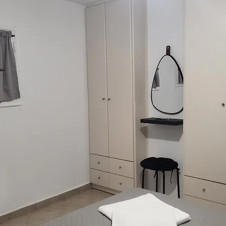 With Free Parking Steniaí