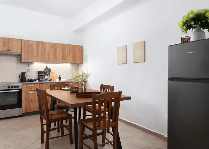 Andros With Free Parking アパート